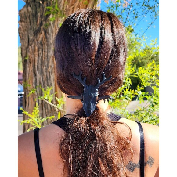 Deer Skull Hair Pin - Antler Hair Stick - Gothic Fantasy Wikka Cosplay Accessory - Picture 2 of 16